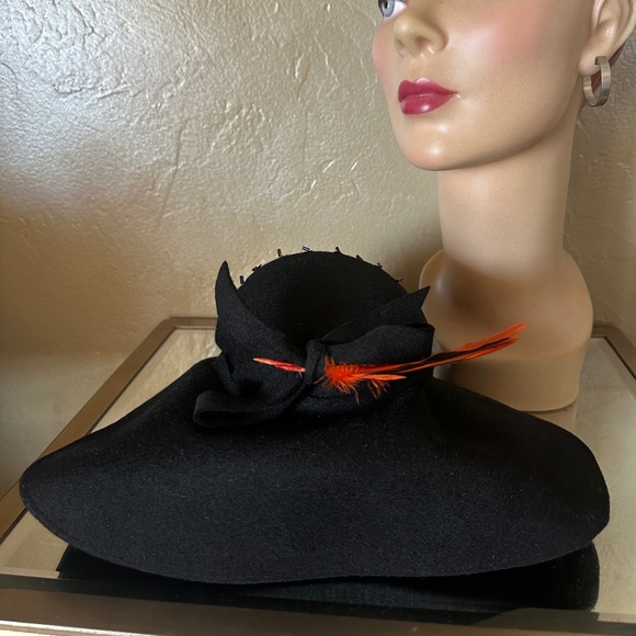 STYLISH 1940\'s BLACK FELT HAT - TURNED DOWN FRONT BRIM + ORANGE/BLACK FEATHERS
